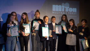 laureaci festiwalu MIT TON odbierają nagrody