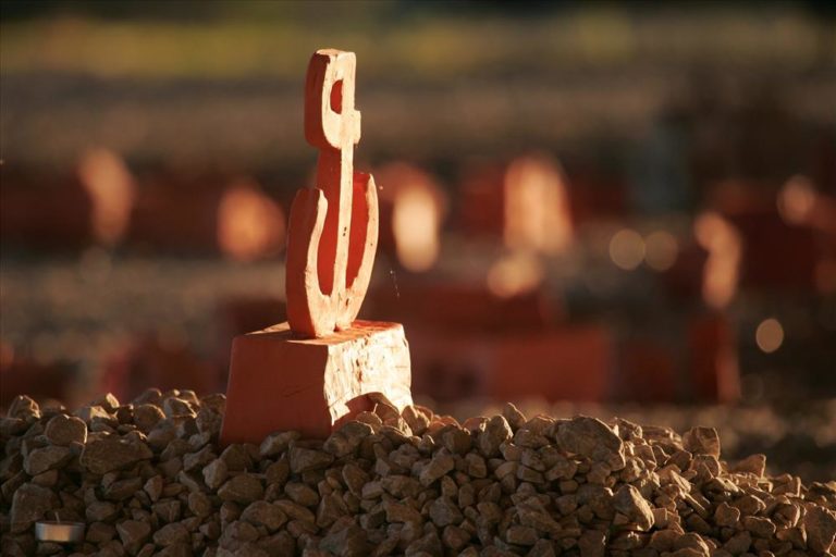 SIEKIERKI. ULICA POLSKA ceramiczne miasteczko - pomnik Polski Walczącej