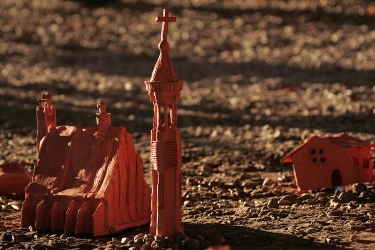 SIEKIERKI. ULICA POLSKA ceramiczne miasteczko - kościół