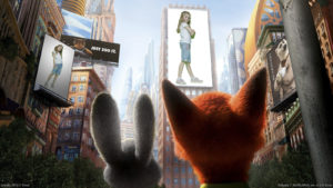 Fotomontaż - dwie postaci bajkowe sfotografowane od tyłu - moze to królik i lis, patrzą na zdjęcia dziewczynki umieszczone na bilboardach na wieżowcach.
