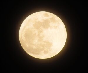 zdjęcie przedstawia księżyc