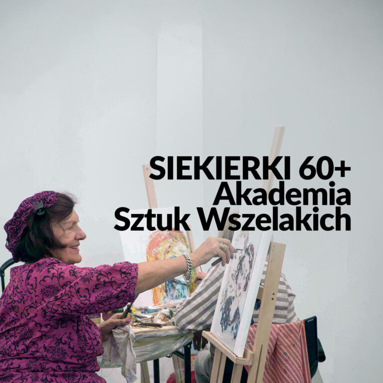 Zdjęcie starszej kobiety przy sztalugach. Napis "Siekierki 60+. Akademia Sztuk Wszelakich"