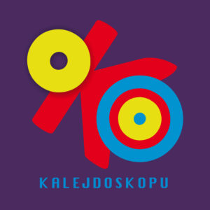 logotyp OKO KALEJDOSKOPU. Napis oko ułożony po skosie fioletowego kwadratu. żółta litera o, czerwona k i niebiesko-czerwono-żółta litera o, która wygląda jak tarcza.równolegle do dolnej krawędzi napis KALEJDOSKOPU