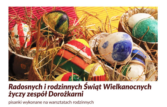 Kartka na Święta Wielkanocne. W 4 koszyczkach ułożone są pisanki.
