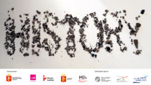 Grafika projektu HISTORY - napis ułożony z kamieni