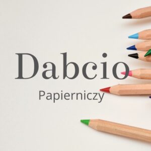 Logotyp sklepu papierniczego Dabcio - nazwa oraz kilka kredek