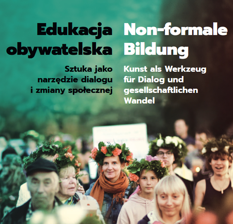 Okładka książki "Edukacja obywatelska" - tytuł po polsku i po niemiecku. Pod tytułem grupa ludzi z wiankami na głowach
