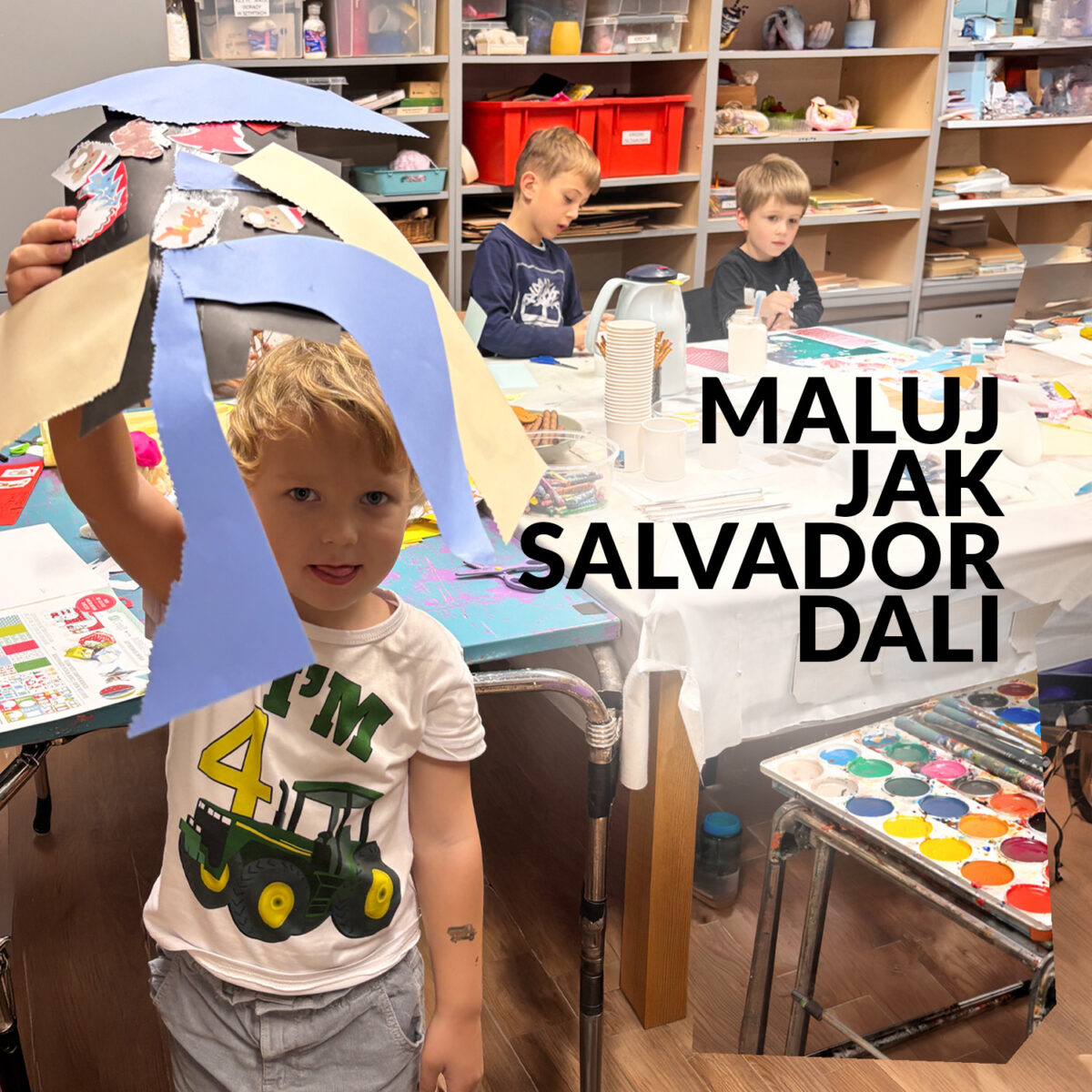 Zdjęcie z chłopcem trzymającym wycięty kształt. Napis "Maluj jak Salvador Dali"