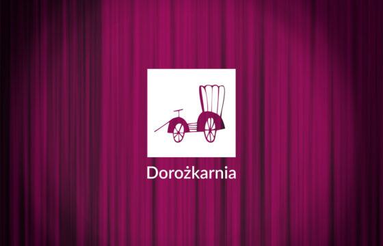 Grafika. Logo Dorożkarni na tle kotary.