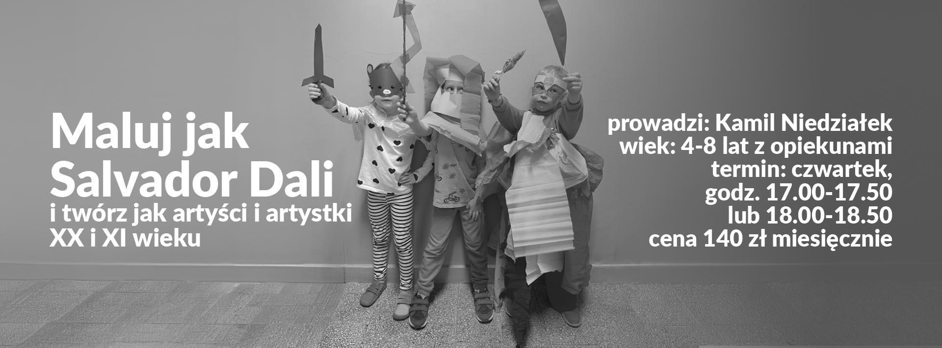 2026 dali slider Grupa dzieci przebrana we własnoręcznie wykonane stroje. Napis "Maluj jak Salvador Dali"